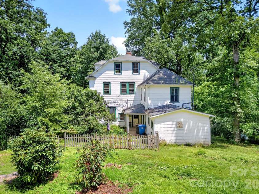 22 Woodbend Lane, Black Mountain, NC 28711.  MLS# CAR4415693, YatesRealty ID 45101. 