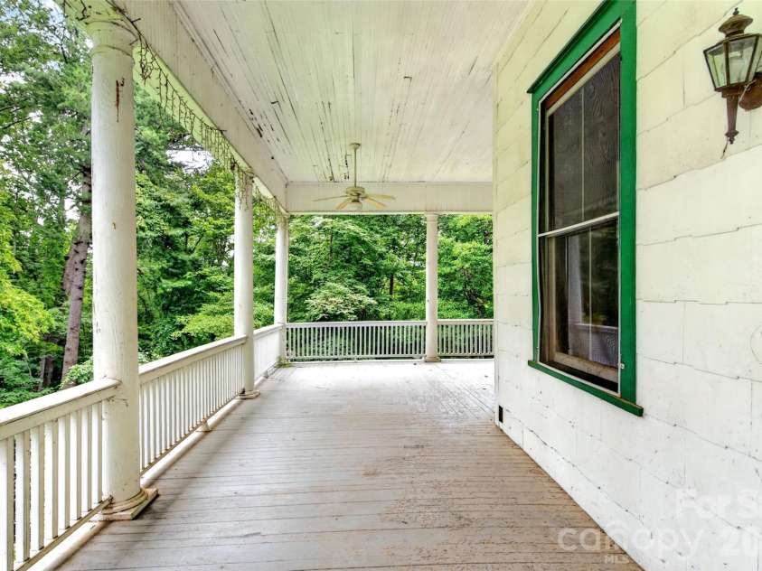 22 Woodbend Lane, Black Mountain, NC 28711.  MLS# CAR4415693, YatesRealty ID 45101. 