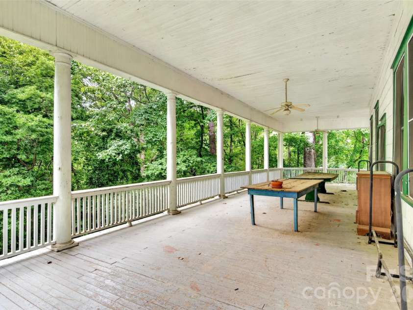 22 Woodbend Lane, Black Mountain, NC 28711.  MLS# CAR4415693, YatesRealty ID 45101. 