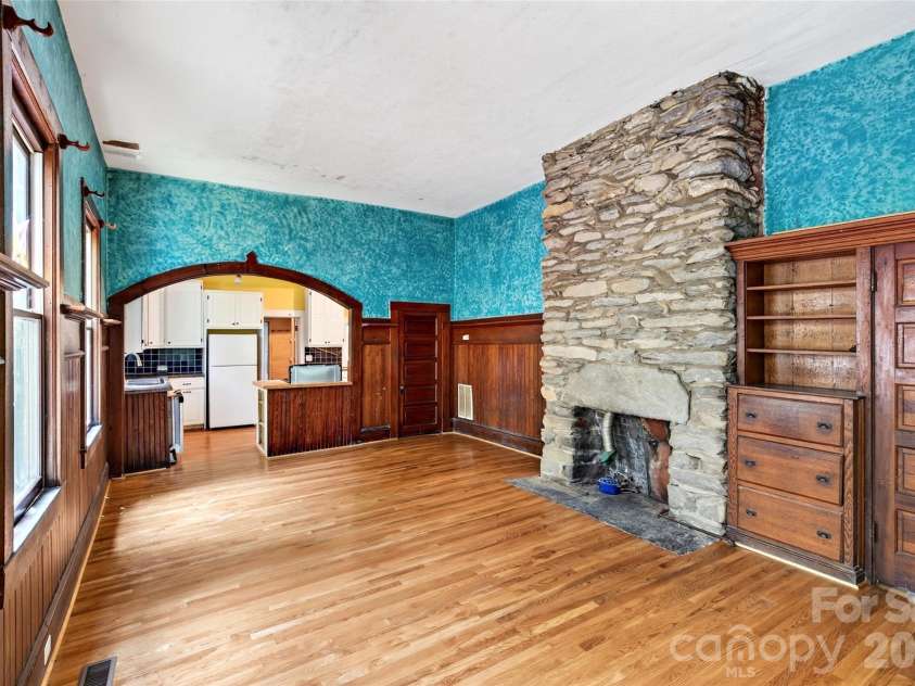 22 Woodbend Lane, Black Mountain, NC 28711.  MLS# CAR4415693, YatesRealty ID 45101. 