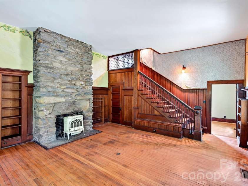 22 Woodbend Lane, Black Mountain, NC 28711.  MLS# CAR4415693, YatesRealty ID 45101. 