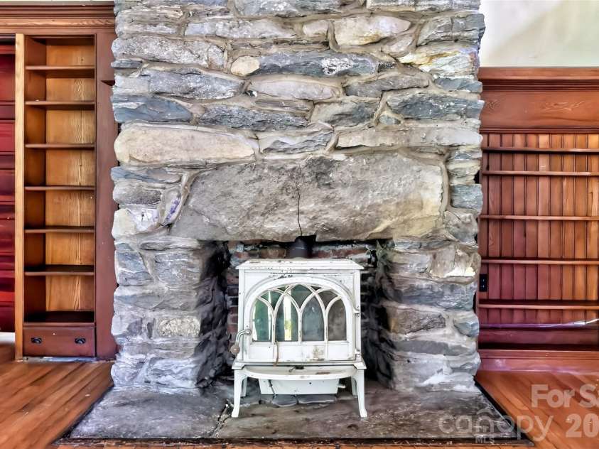 22 Woodbend Lane, Black Mountain, NC 28711.  MLS# CAR4415693, YatesRealty ID 45101. 