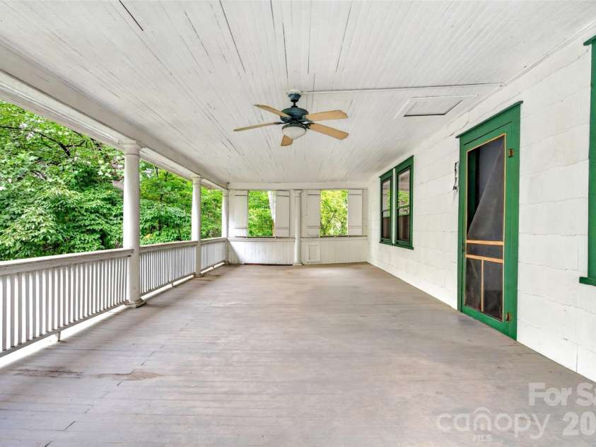 22 Woodbend Lane, Black Mountain, NC 28711.  MLS# CAR4415693, YatesRealty ID 45101. 