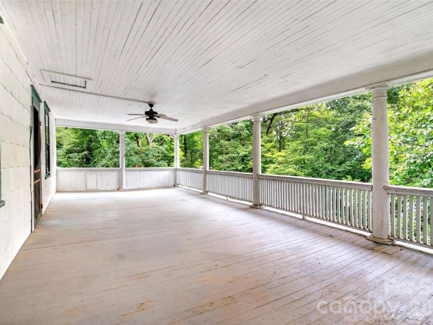 22 Woodbend Lane, Black Mountain, NC 28711.  MLS# CAR4415693, YatesRealty ID 45101. 