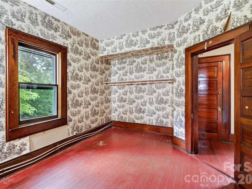 22 Woodbend Lane, Black Mountain, NC 28711.  MLS# CAR4415693, YatesRealty ID 45101. 