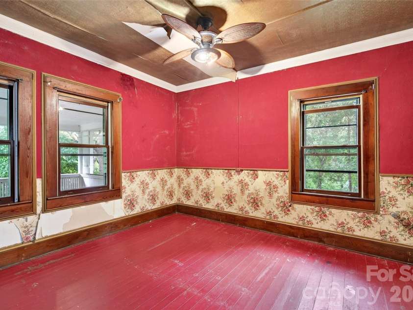 22 Woodbend Lane, Black Mountain, NC 28711.  MLS# CAR4415693, YatesRealty ID 45101. 