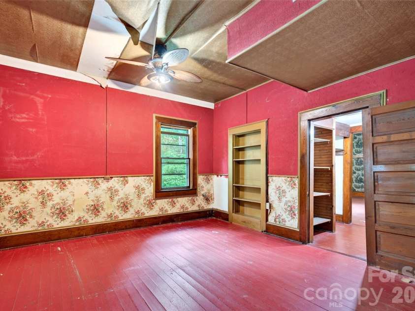 22 Woodbend Lane, Black Mountain, NC 28711.  MLS# CAR4415693, YatesRealty ID 45101. 