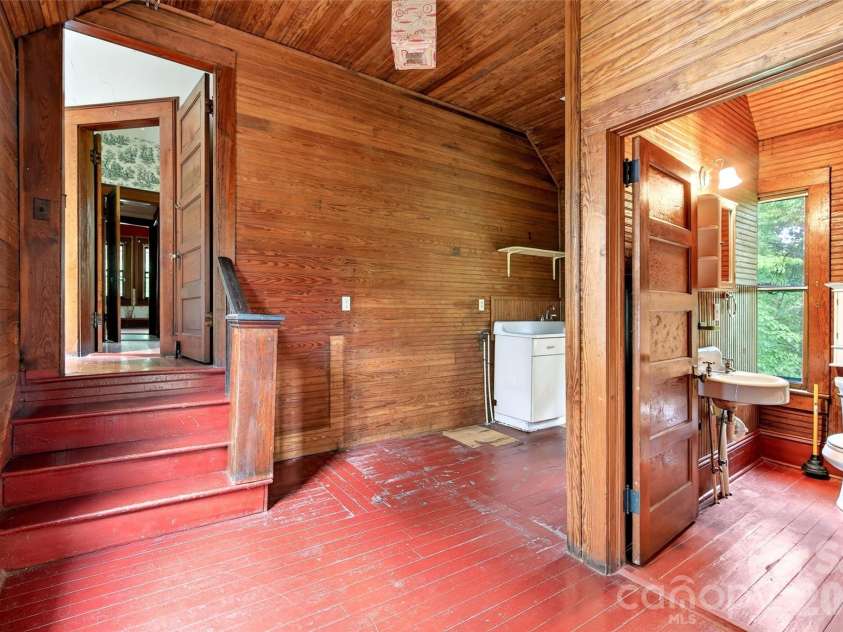 22 Woodbend Lane, Black Mountain, NC 28711.  MLS# CAR4415693, YatesRealty ID 45101. 