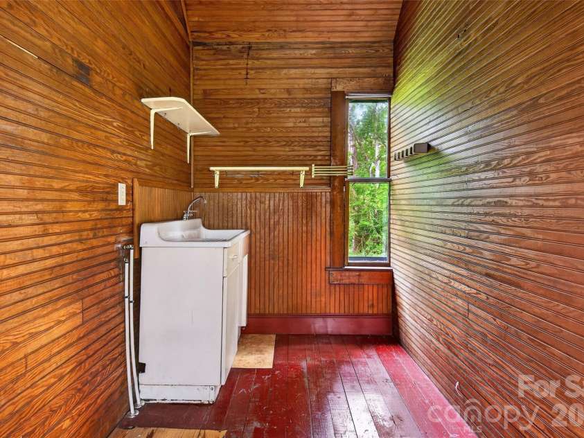 22 Woodbend Lane, Black Mountain, NC 28711.  MLS# CAR4415693, YatesRealty ID 45101. 