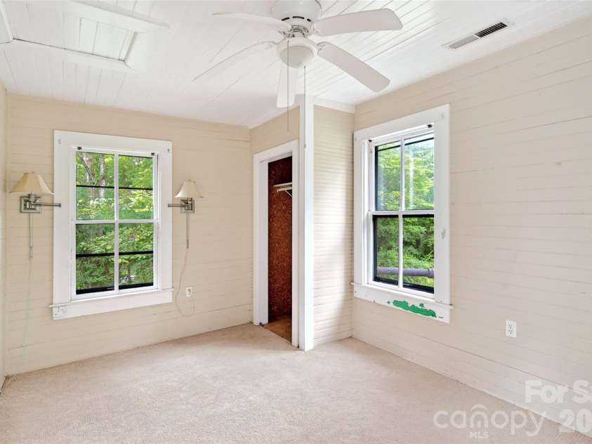 22 Woodbend Lane, Black Mountain, NC 28711.  MLS# CAR4415693, YatesRealty ID 45101. 