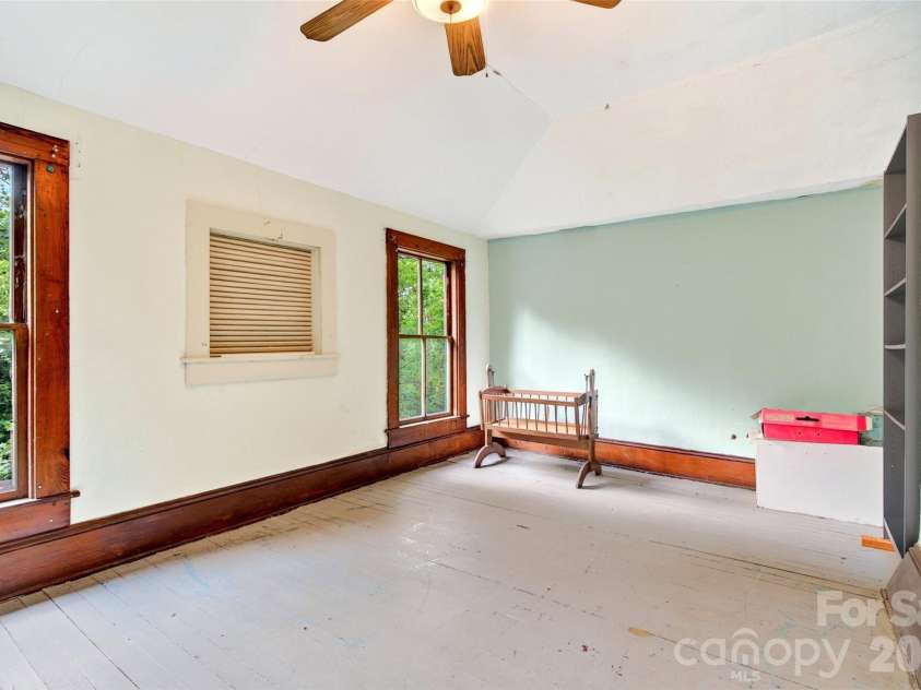 22 Woodbend Lane, Black Mountain, NC 28711.  MLS# CAR4415693, YatesRealty ID 45101. 