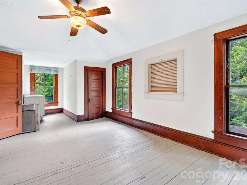 22 Woodbend Lane, Black Mountain, NC 28711.  MLS# CAR4415693, YatesRealty ID 45101. 