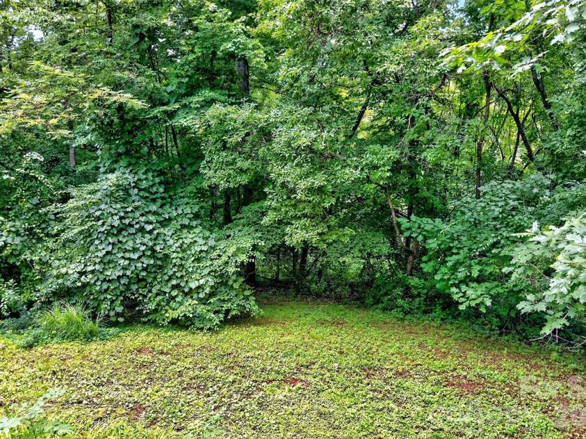 22 Woodbend Lane, Black Mountain, NC 28711.  MLS# CAR4415693, YatesRealty ID 45101. 