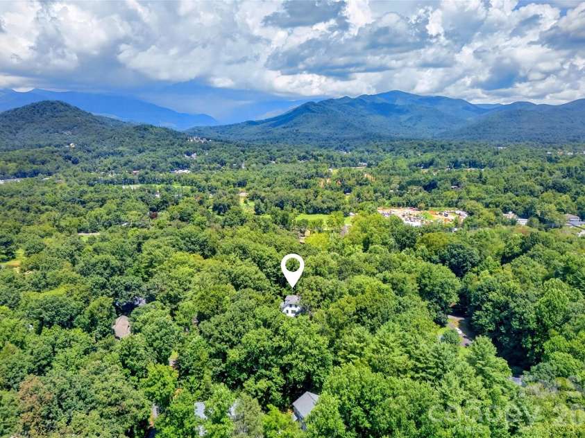 22 Woodbend Lane, Black Mountain, NC 28711.  MLS# CAR4415693, YatesRealty ID 45101. 
