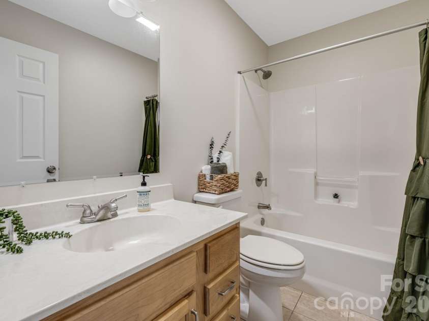 9 Coral Berry Drive, Candler, NC 28715.  MLS# CAR4410894, YatesRealty ID 45105. Full bath #2