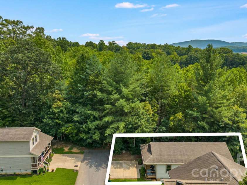 9 Coral Berry Drive, Candler, NC 28715.  MLS# CAR4410894, YatesRealty ID 45105. Overview