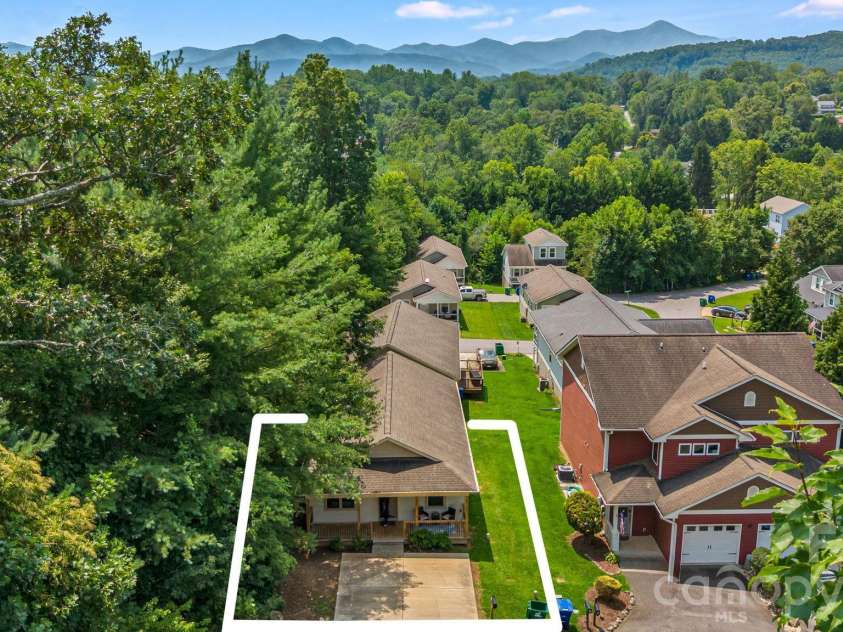 9 Coral Berry Drive, Candler, NC 28715.  MLS# CAR4410894, YatesRealty ID 45105. Overview
