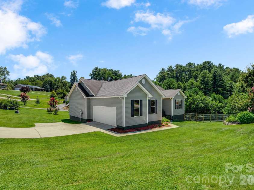78 Bear Creek Hills Drive, Leicester, NC 28748.  MLS# CAR4409493, YatesRealty ID 45106. 