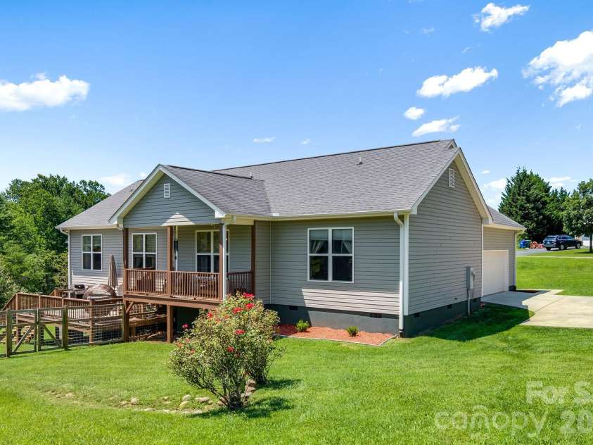 78 Bear Creek Hills Drive, Leicester, NC 28748.  MLS# CAR4409493, YatesRealty ID 45106. 
