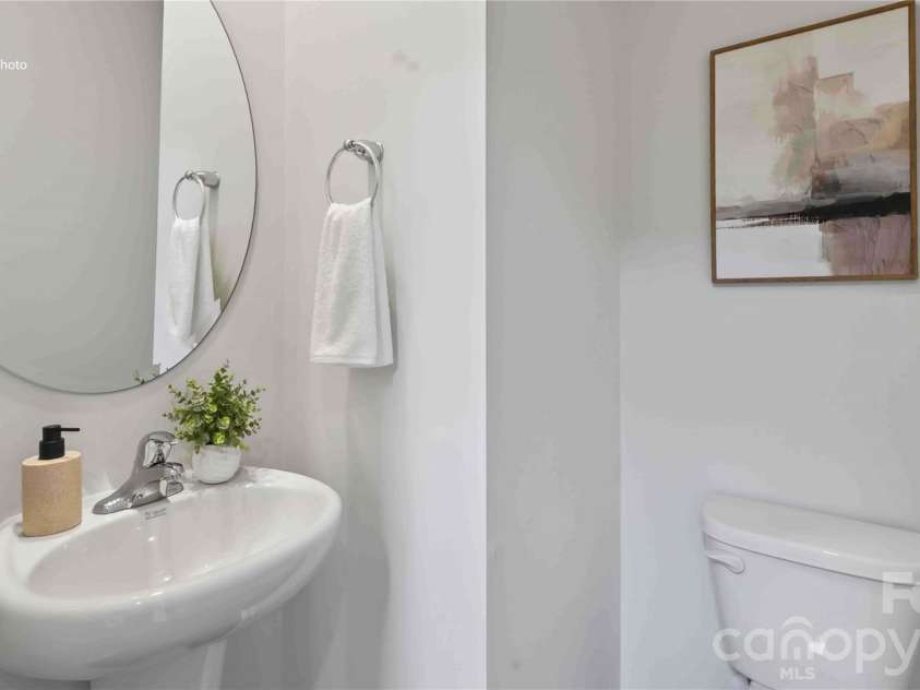 636 17th Avenue Drive, Hickory, NC 28601.  MLS# CAR4415806, YatesRealty ID 45109. 