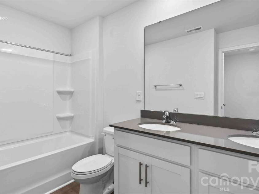 636 17th Avenue Drive, Hickory, NC 28601.  MLS# CAR4415806, YatesRealty ID 45109. 