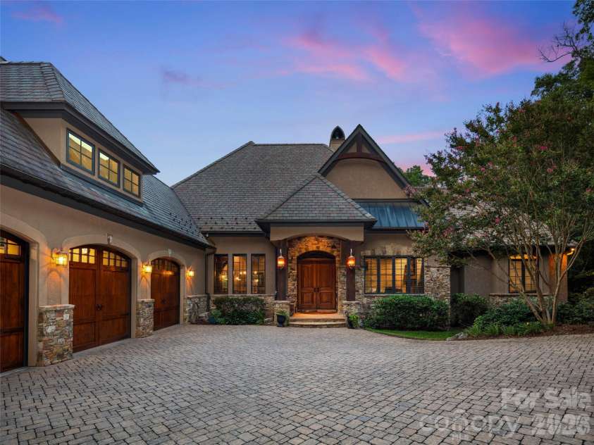 1812 Bella Vista Court, Arden, NC 28704.  MLS# CAR4408416, YatesRealty ID 45113. 
