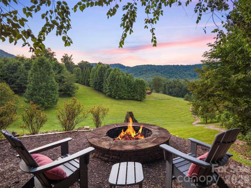 1812 Bella Vista Court, Arden, NC 28704.  MLS# CAR4408416, YatesRealty ID 45113. 