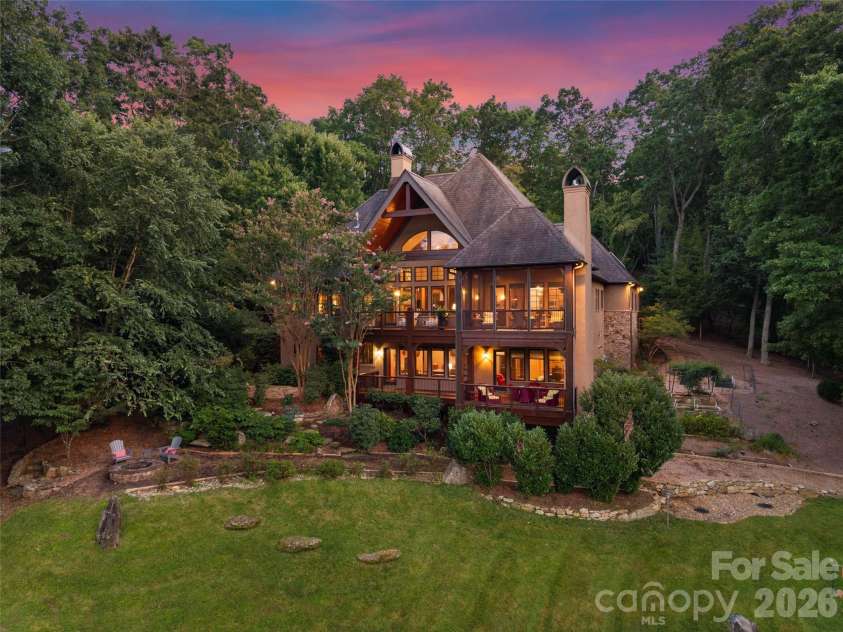 1812 Bella Vista Court, Arden, NC 28704.  MLS# CAR4408416, YatesRealty ID 45113. 