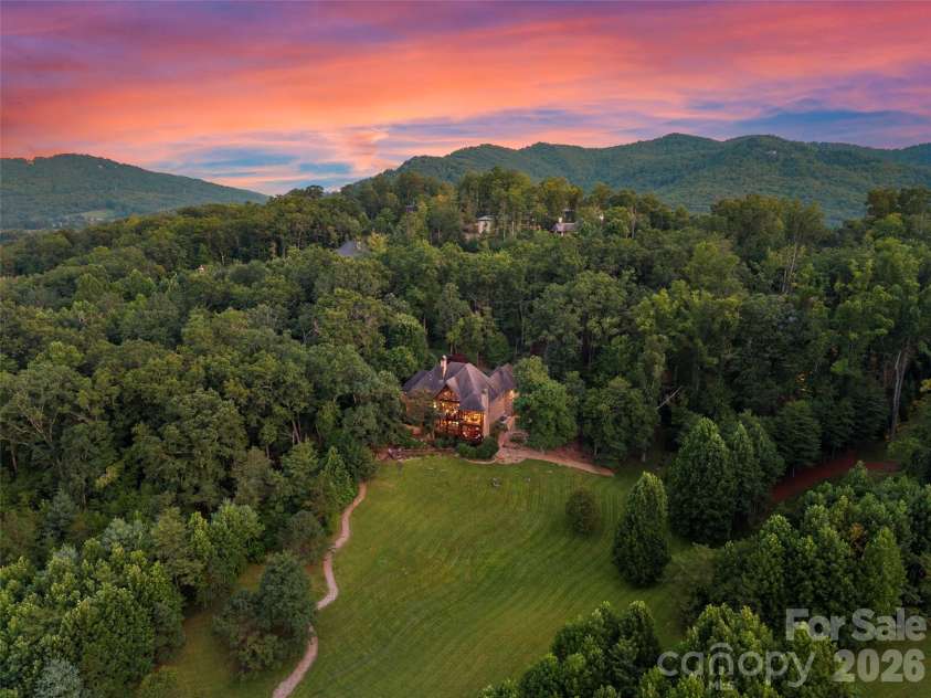 1812 Bella Vista Court, Arden, NC 28704.  MLS# CAR4408416, YatesRealty ID 45113. 
