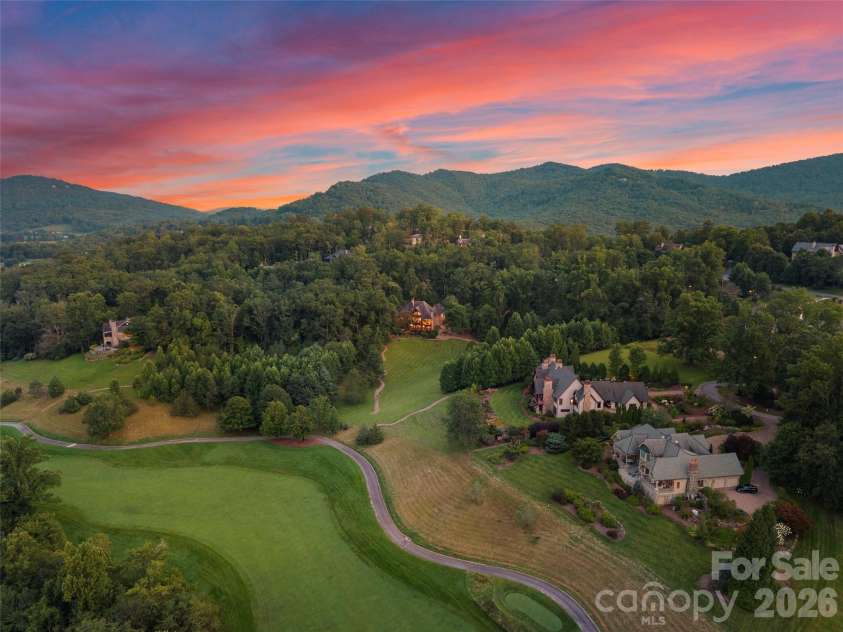 1812 Bella Vista Court, Arden, NC 28704.  MLS# CAR4408416, YatesRealty ID 45113. 