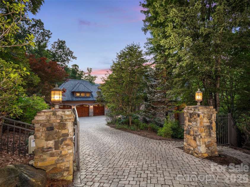 1812 Bella Vista Court, Arden, NC 28704.  MLS# CAR4408416, YatesRealty ID 45113. 