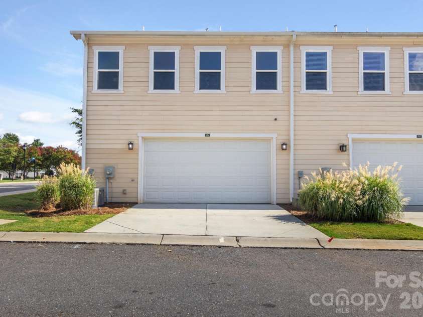 214 Overstone Court, Fort Mill, SC 29715.  MLS# CAR4413937, YatesRealty ID 45115. 
