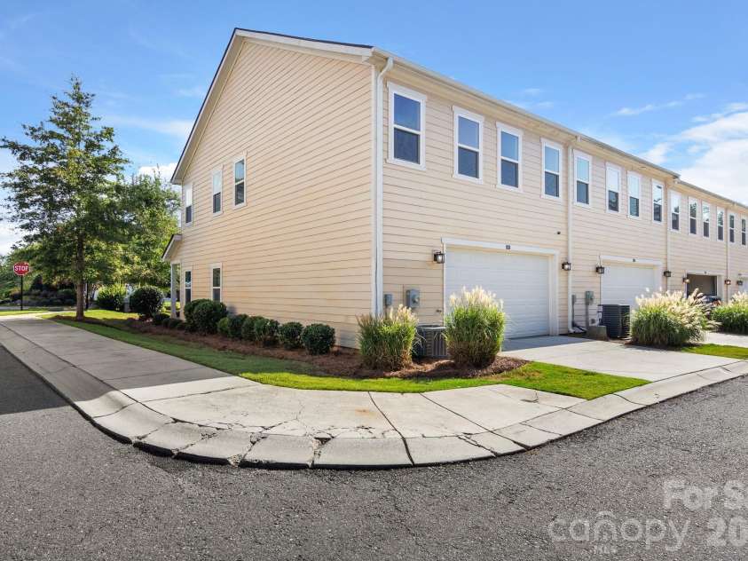 214 Overstone Court, Fort Mill, SC 29715.  MLS# CAR4413937, YatesRealty ID 45115. 