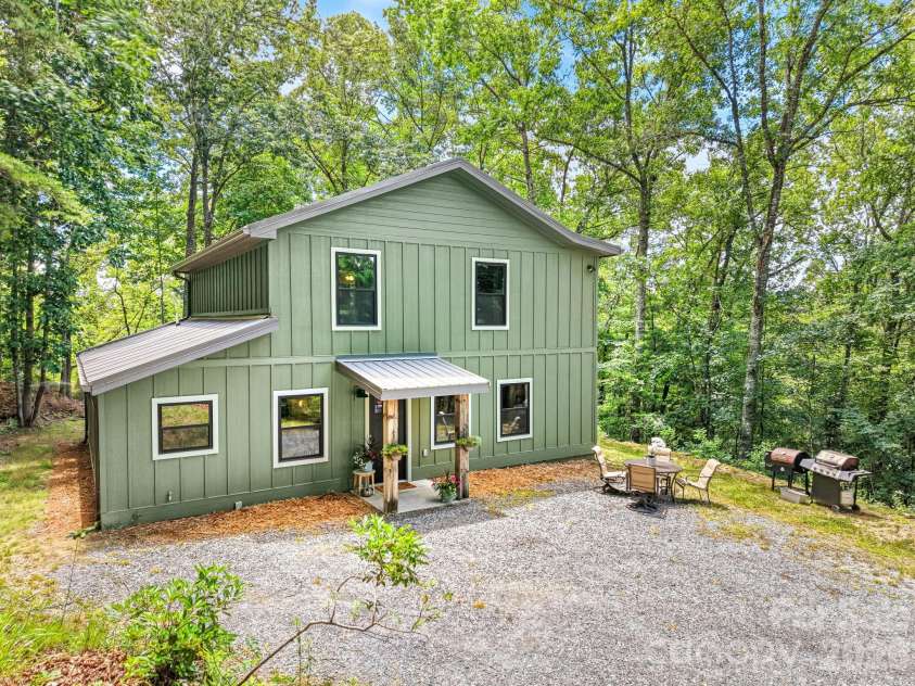 431 Judds Trail, Franklin, NC 28734.  MLS# CAR4415759, YatesRealty ID 45116. 