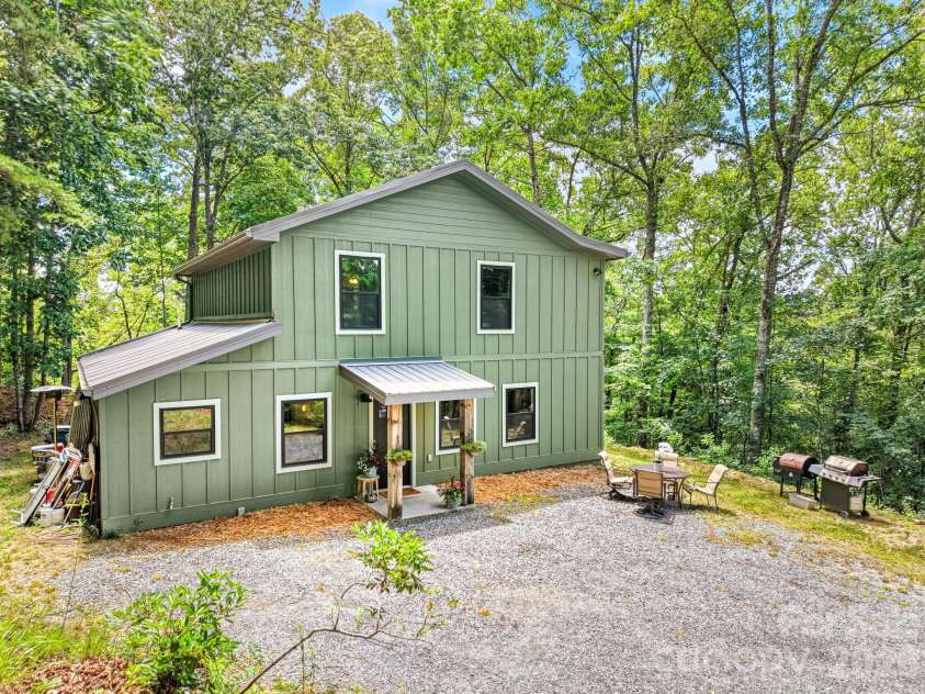 431 Judds Trail, Franklin, NC 28734.  MLS# CAR4415759, YatesRealty ID 45116. 
