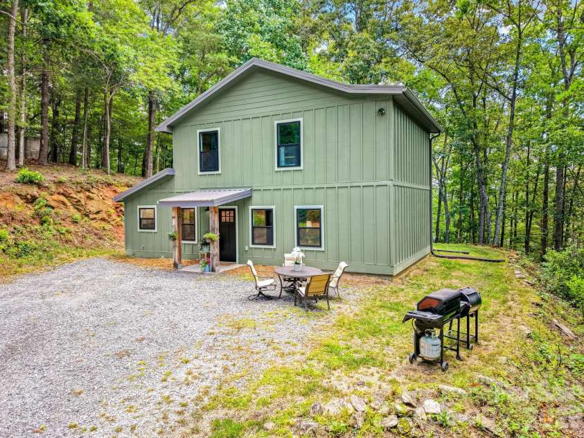 431 Judds Trail, Franklin, NC 28734.  MLS# CAR4415759, YatesRealty ID 45116. 