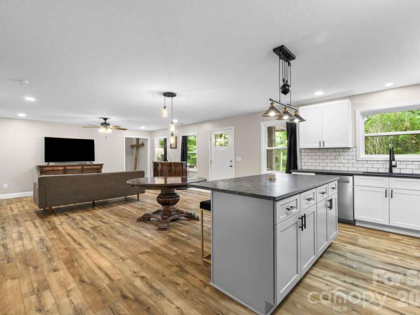 431 Judds Trail, Franklin, NC 28734.  MLS# CAR4415759, YatesRealty ID 45116. 