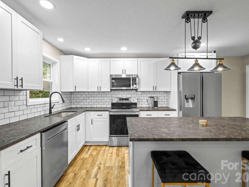 431 Judds Trail, Franklin, NC 28734.  MLS# CAR4415759, YatesRealty ID 45116. 