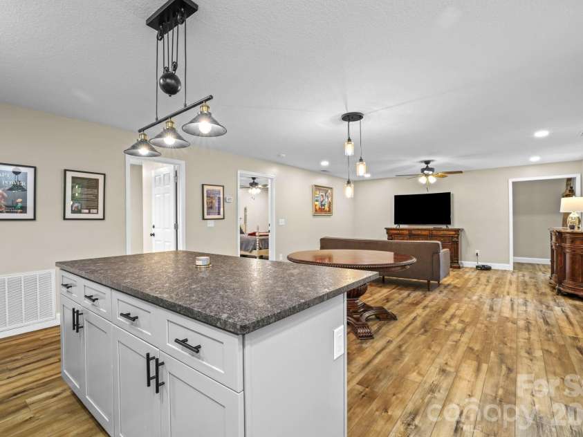 431 Judds Trail, Franklin, NC 28734.  MLS# CAR4415759, YatesRealty ID 45116. 