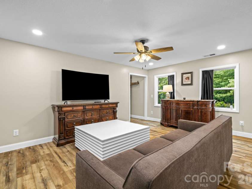 431 Judds Trail, Franklin, NC 28734.  MLS# CAR4415759, YatesRealty ID 45116. 