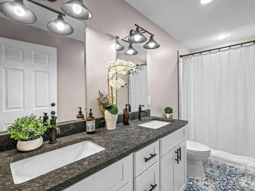 431 Judds Trail, Franklin, NC 28734.  MLS# CAR4415759, YatesRealty ID 45116. 
