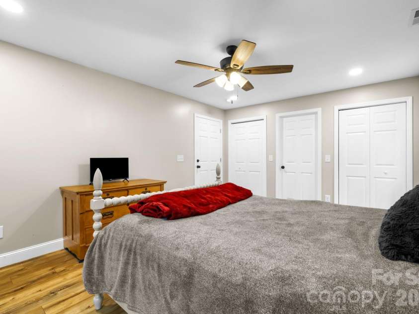 431 Judds Trail, Franklin, NC 28734.  MLS# CAR4415759, YatesRealty ID 45116. 