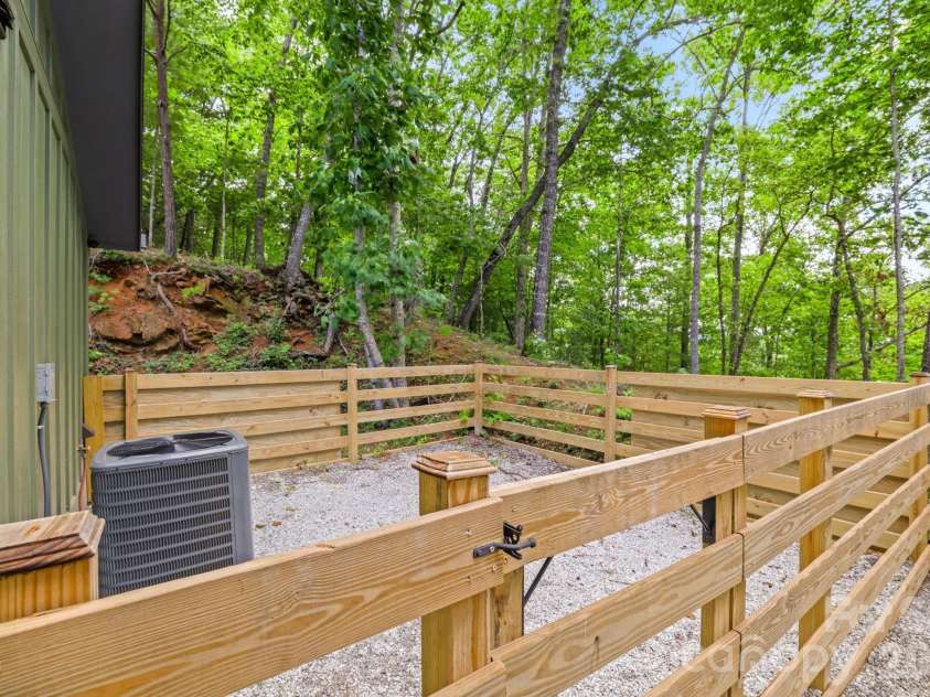 431 Judds Trail, Franklin, NC 28734.  MLS# CAR4415759, YatesRealty ID 45116. 