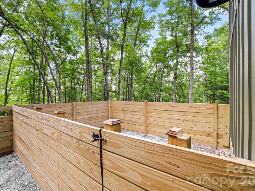 431 Judds Trail, Franklin, NC 28734.  MLS# CAR4415759, YatesRealty ID 45116. 