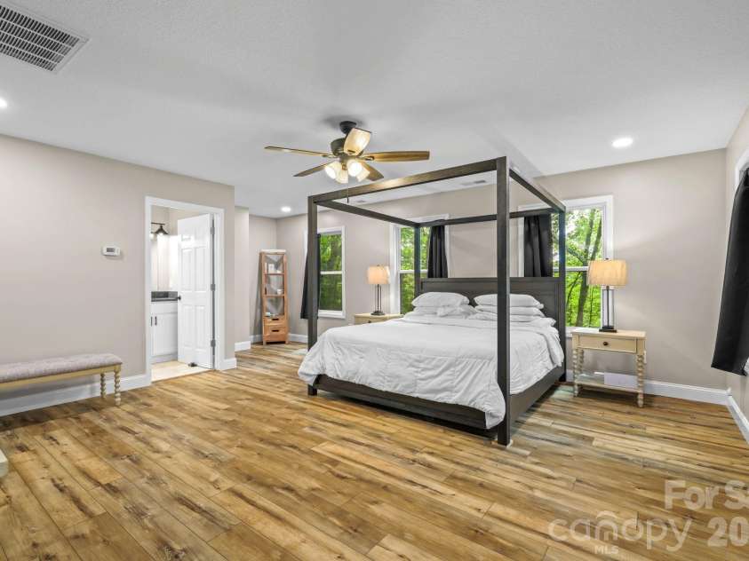 431 Judds Trail, Franklin, NC 28734.  MLS# CAR4415759, YatesRealty ID 45116. 
