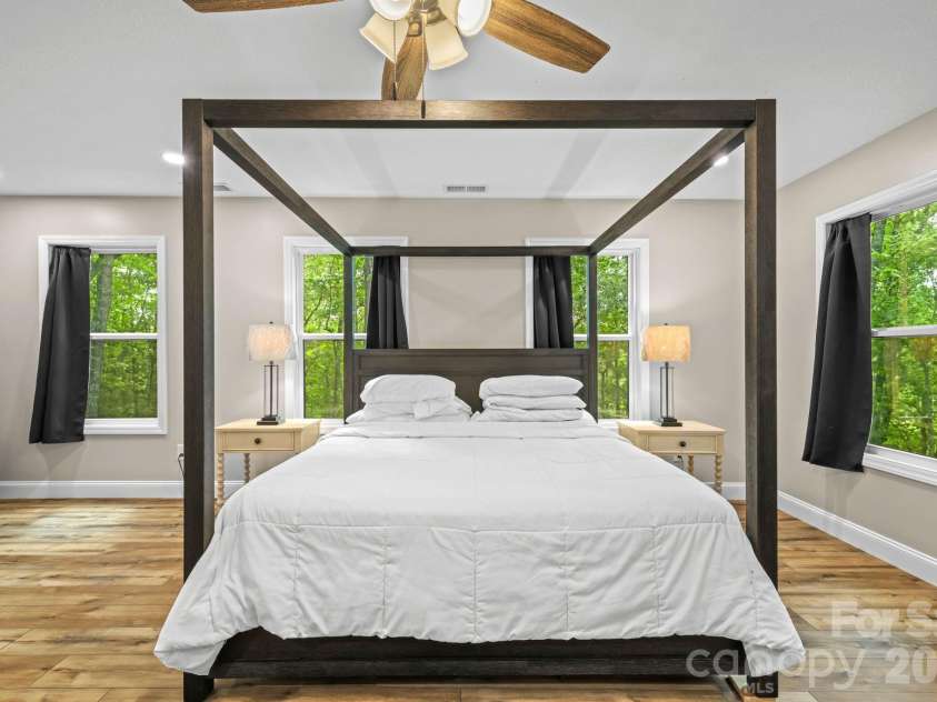 431 Judds Trail, Franklin, NC 28734.  MLS# CAR4415759, YatesRealty ID 45116. 