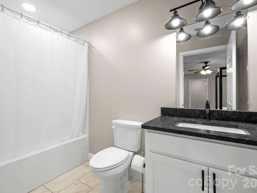 431 Judds Trail, Franklin, NC 28734.  MLS# CAR4415759, YatesRealty ID 45116. 