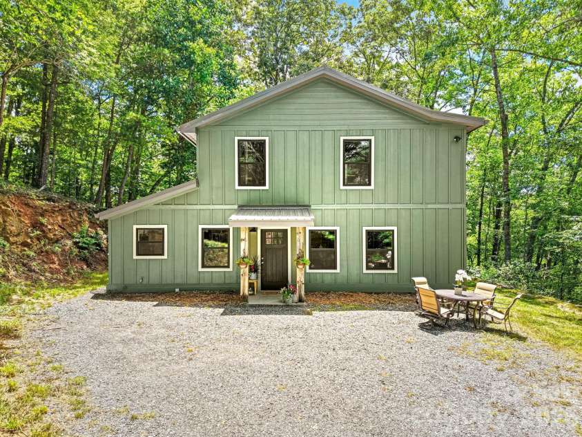 431 Judds Trail, Franklin, NC 28734.  MLS# CAR4415759, YatesRealty ID 45116. 