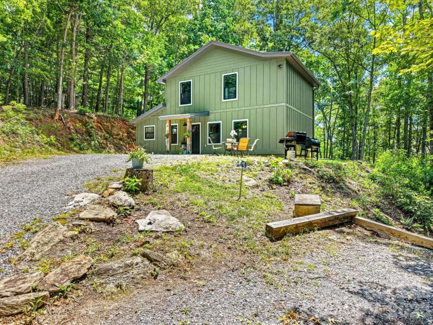 431 Judds Trail, Franklin, NC 28734.  MLS# CAR4415759, YatesRealty ID 45116. 