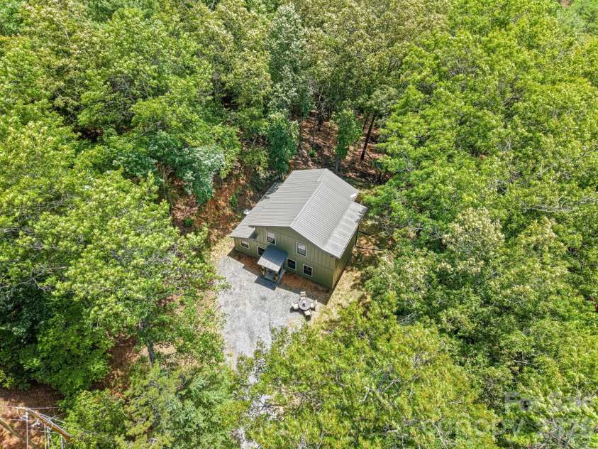 431 Judds Trail, Franklin, NC 28734.  MLS# CAR4415759, YatesRealty ID 45116. 